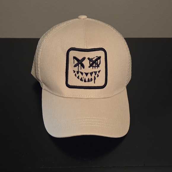 Accessories - NWOT Beige Cap with Embroidered Face Design